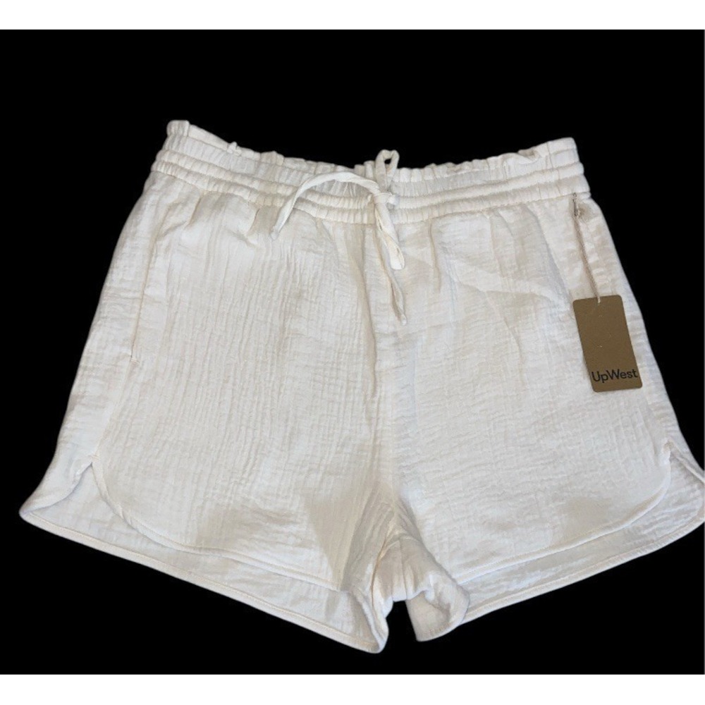 Upwest High Waisted Shorts Women's Medium Ivory Preppy NWT Easy Plisse